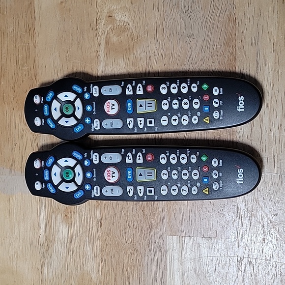 Set of 2 used Verizon Fios Remotes - Picture 1 of 4